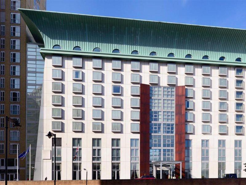 לונדון Canary Riverside Plaza Hotel מראה חיצוני תמונה The new building of the University of East London