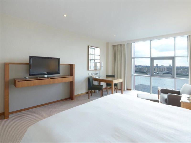 לונדון Canary Riverside Plaza Hotel מראה חיצוני תמונה A room at the Hilton London Heathrow