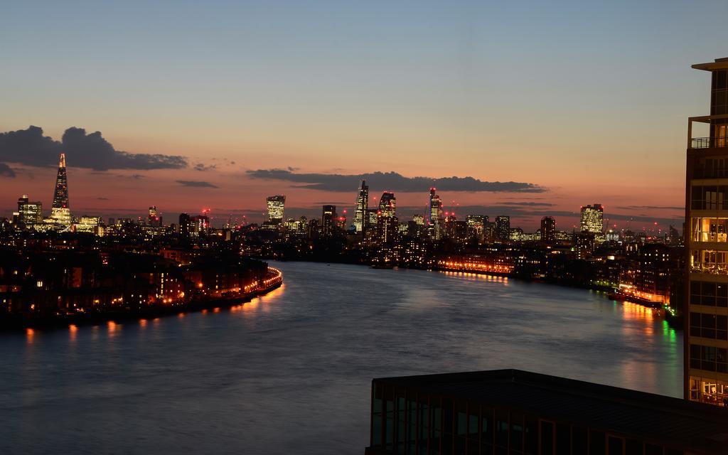 לונדון Canary Riverside Plaza Hotel מראה חיצוני תמונה View of the East River from the East River Promenade