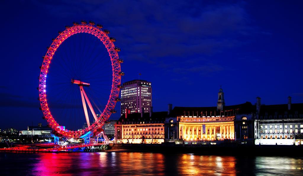 לונדון Canary Riverside Plaza Hotel מראה חיצוני תמונה The London Eye at night
