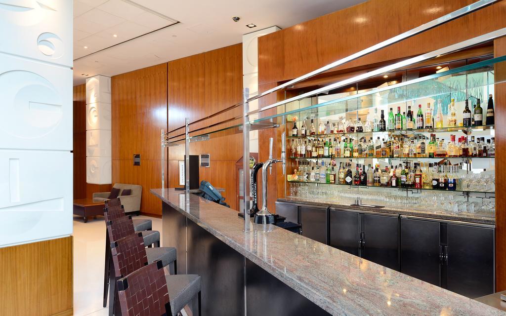 לונדון Canary Riverside Plaza Hotel מראה חיצוני תמונה The bar at the 2008-opened lounge
