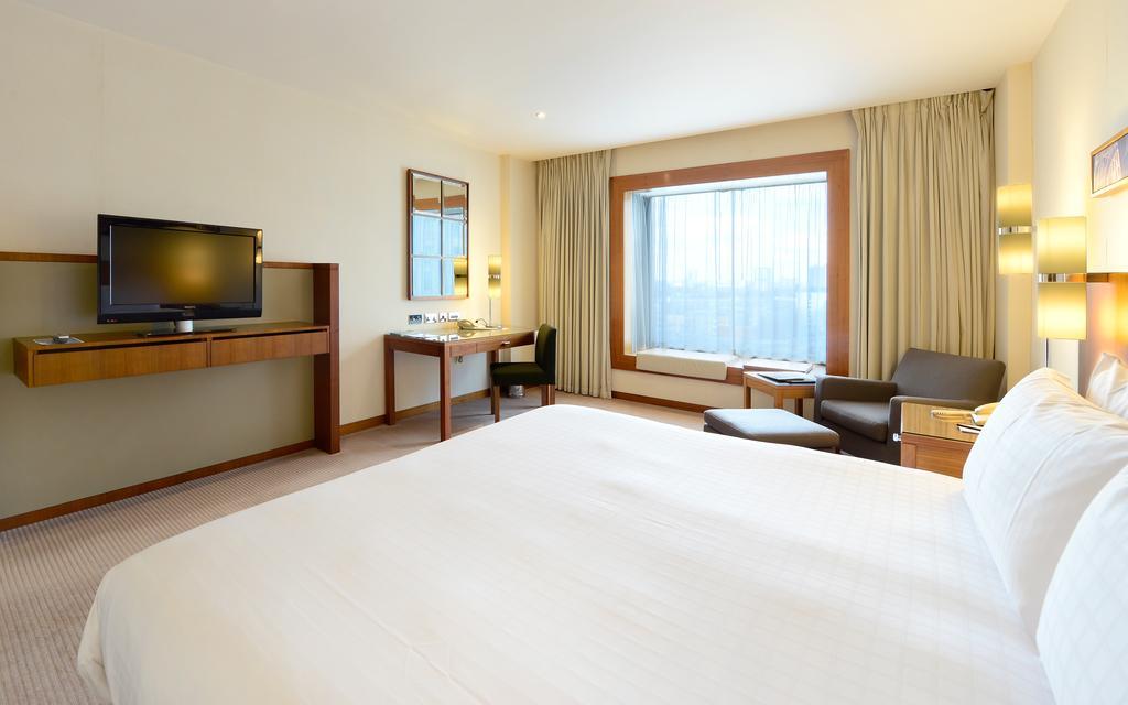 לונדון Canary Riverside Plaza Hotel מראה חיצוני תמונה A typical room at the hotel